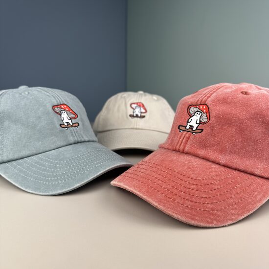 Cepure ar nagu Sēne uz skrituļdēļa (zema profila piegriezums)