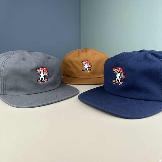 Cepure ar nagu Sēne uz skrituļdēļa (zema profila, taisns nags)